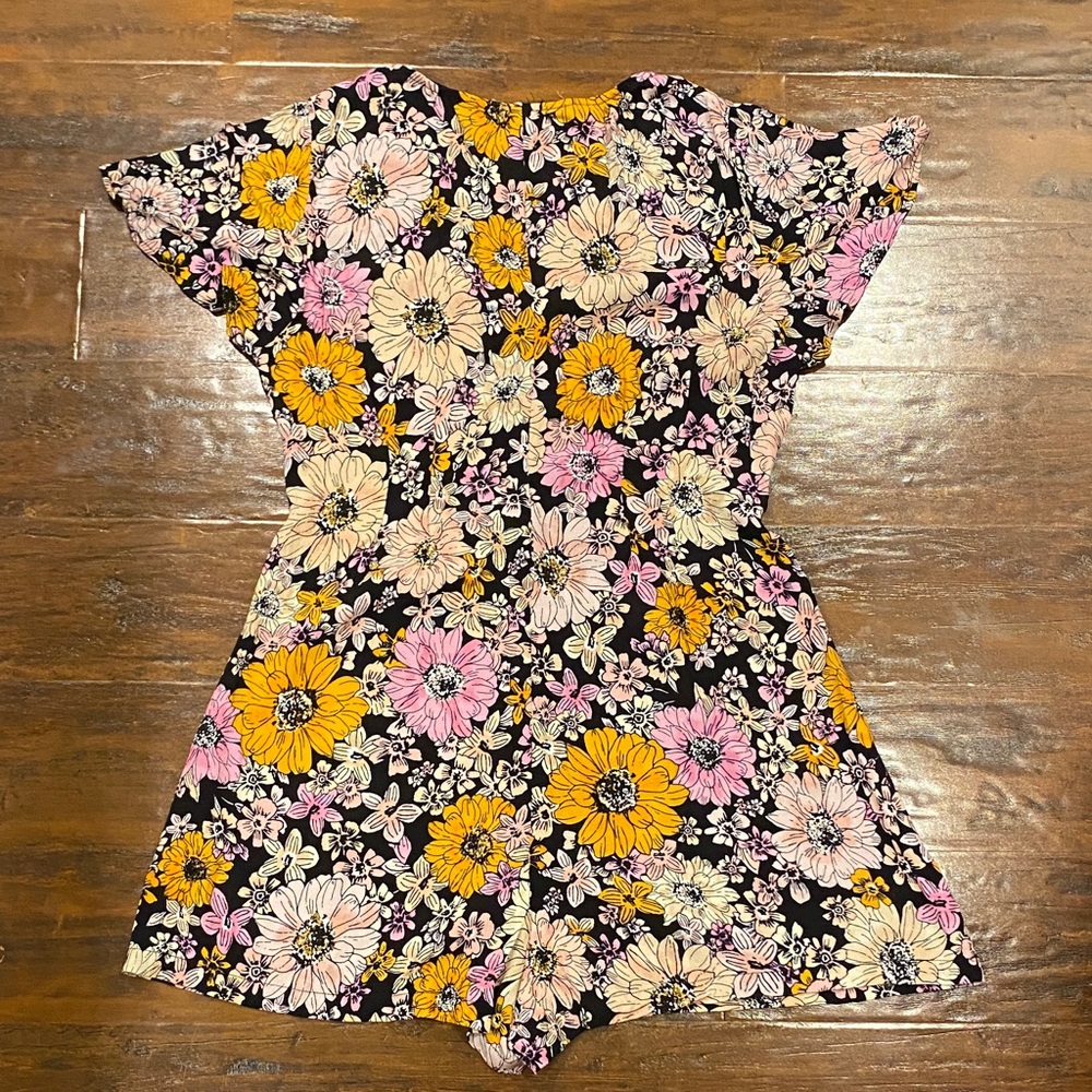 BB Dakota Steve Madden V-Neck Button Down Short Sleeve Sleeve Floral Romper Sz M - Picture 11 of 14